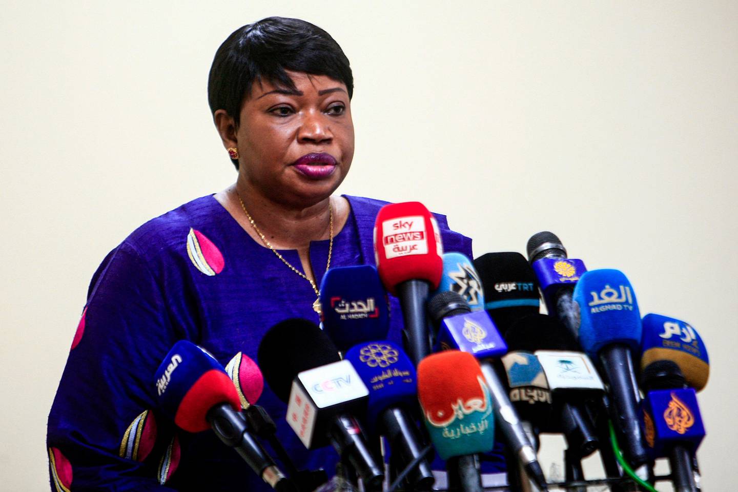 The International Criminal Court's prosecutor Fatou Bensouda gives a press conference in Sudan's capital Khartoum on October 20, 2020, at the conclusion of her five-day visit to the country. - The International Criminal Court prosecutor arrived in Sudan on an official visit to discuss the potential extradition of former president Omar al-Bashir. The toppled autocrat is wanted by the ICC on charges of genocide and crimes against humanity in the western region of Darfur. (Photo by Ebrahim HAMID / AFP)