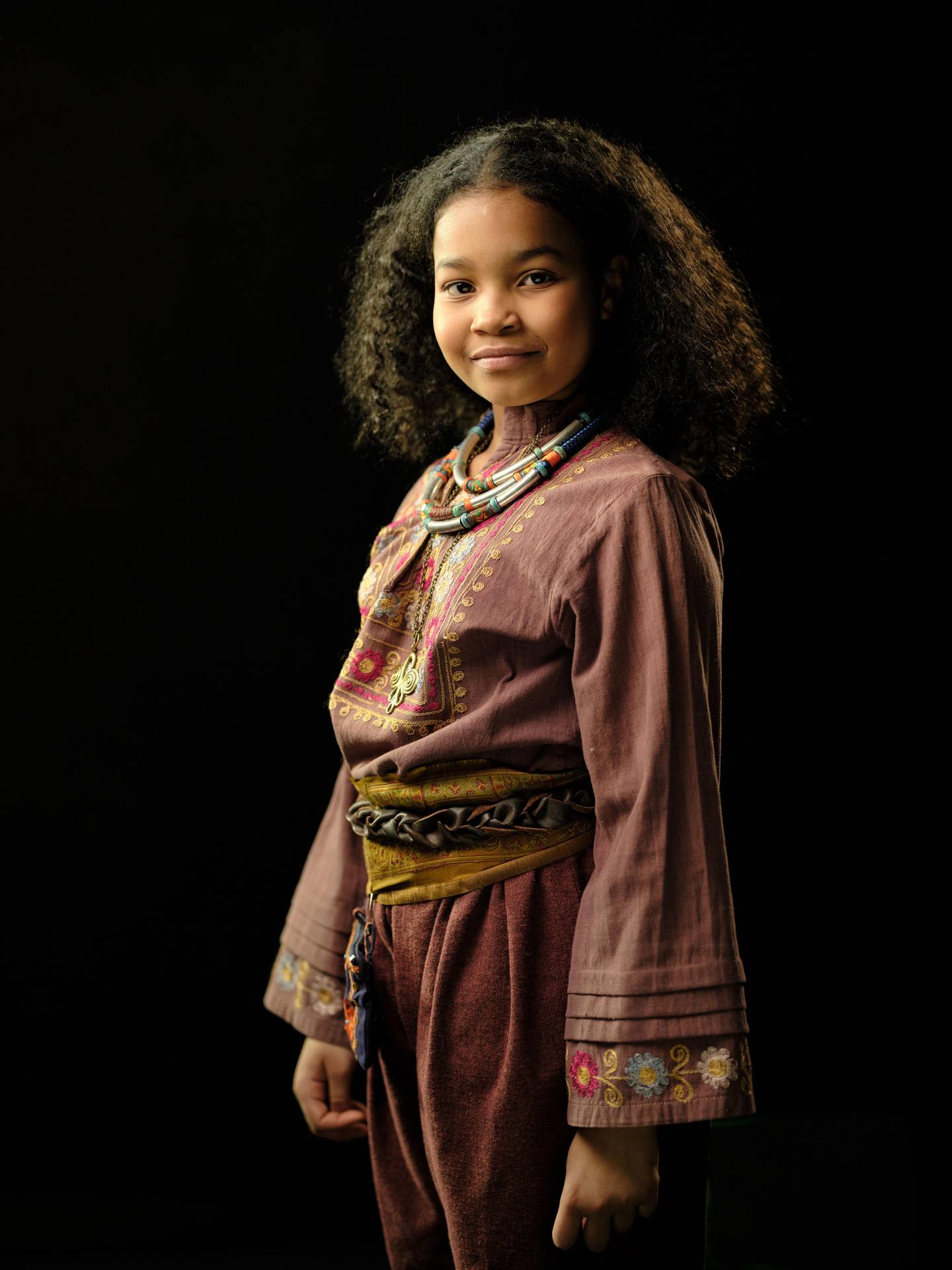 Noah skal bli kjent med Amina (Aella Arietta Baqwa Ruud) i Snøfall, den andre hovedpersonen i NRKs nye førjuls-serie for barn.