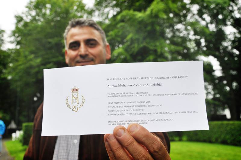  Ahmad Al-Lebabidi ble overrasket, men veldig lykkelig da han fikk invitasjon til den kongelige festen. Foto: Tone Helene Oskarsen