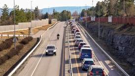 Trygg Trafikk vil ha forbud mot bruk av berøringsskjerm i fart