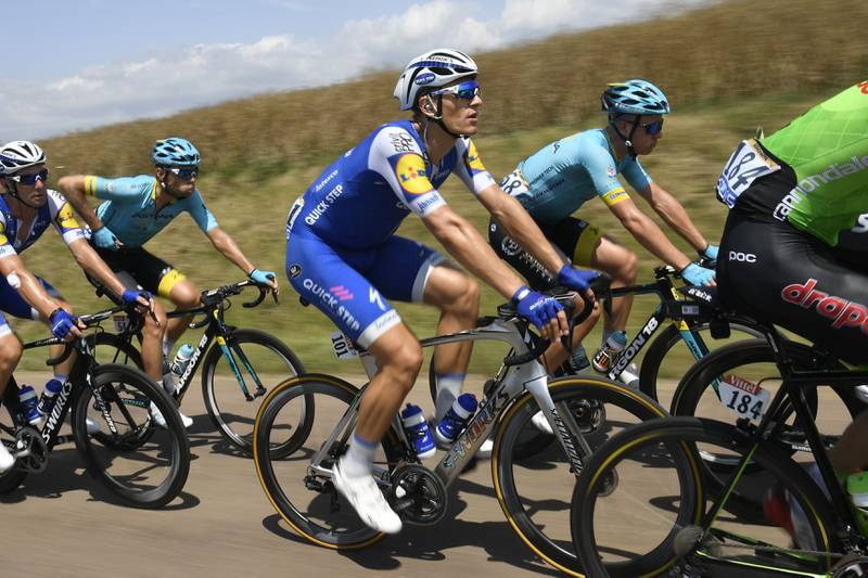 Marcel Kittel har vært den beste spurteren til nå i årets Tour de France, og fredag tok tyskeren nok en etappeseier inn til Nuits-Saint-Georges. Her underveis på dagens etappe. Foto: Lionel Bonaventure / AFP.