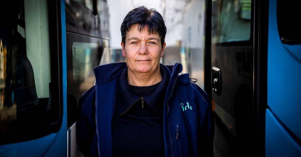 – Jeg håper jo at vi skal nærme oss industriarbeiderlønna, men jeg tror ikke vi kommer opp til det i dette oppgjøret, sier bussjåfør og tillitsvalgt i Tide Buss avdeling Kristiansund, Else Rambø.