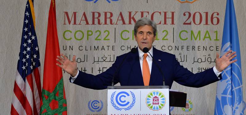 Å ikke bekjempe klimaendringene vil være et svik med katastrofale konsekvenser, advarer USAs utenriksminister John Kerry da han talte under forhandlingene. Det er ventet en helt annen tone fra USA når Donald Trump blir president.