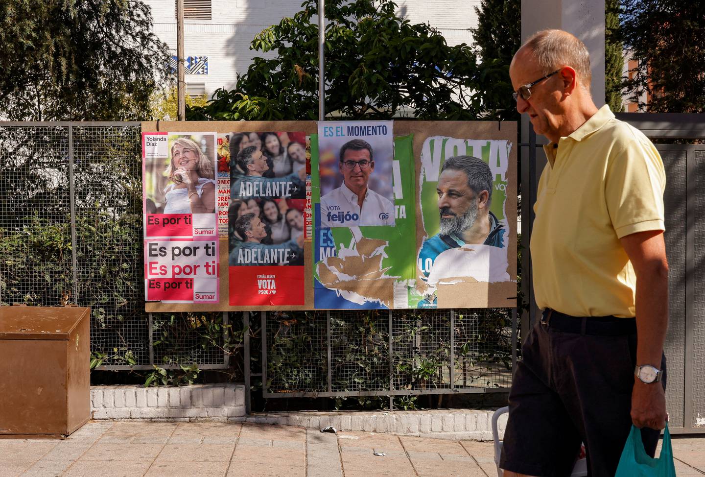 Valgkamplakater med bilde av lederne for Spanias fire største partier.