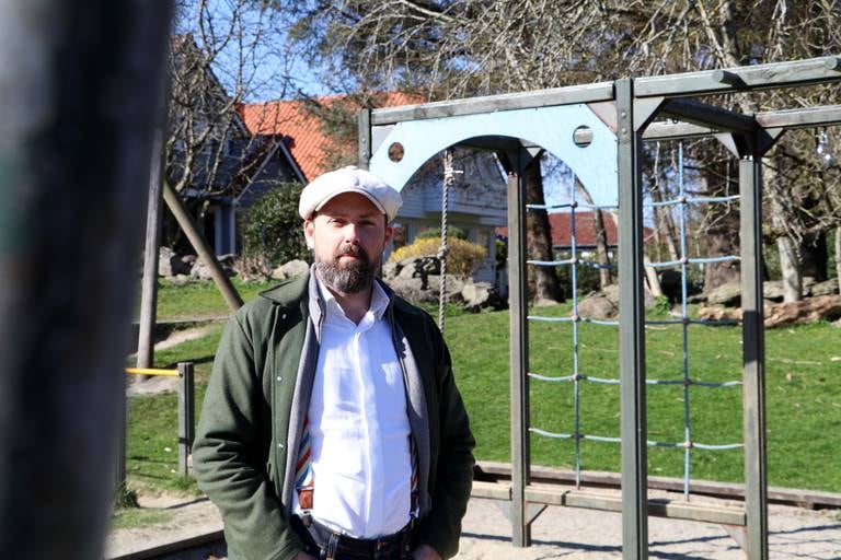 Nestleder Eiganes Våland kommundelsutvalg og MDG-politiker Thomas Bendiksen synes det er på tide at flere av de kommunale lekeplassene i Stavanger fornyes. Riddersporen lekeplass på Stokka er blant lekeplassene kommunedirektøren foreslår prioritert til oppgradering i 2022.