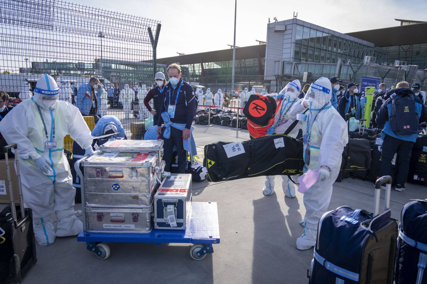 All bagasjehåndtering på flyplassen i Beijing skjer utendørs.