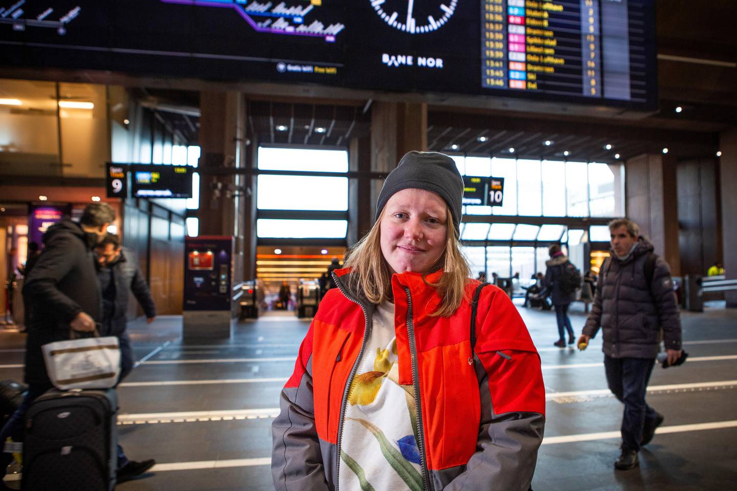 Kjersti Brovold, bor på Kolbotn og reiser med tog opptil flere ganger per dag. Hun har selv bodd og reist mye med tod i England, og synes det er dumt at Sørlandsbanen skal driftes av et utenlandsk tog-selskap.