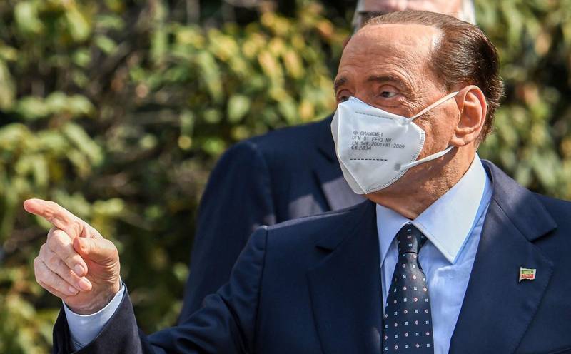 Former Italian prime minister Silvio Berlusconi gestures as he leaves the San Raffaele Hospital in Milan on September 14, 2020 after he tested posititive for coronavirus and was hospitalized since September 3. (Photo by Piero CRUCIATTI / AFP)