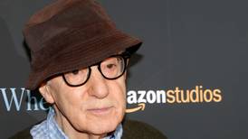 Trekker Woody Allens selvbiografi etter twitter-protester, ansattopprør og overgrepsanklager