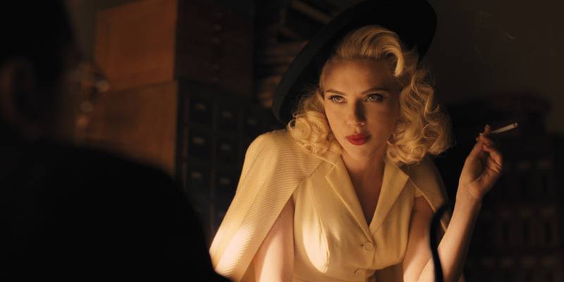 Scarlett Johansson er svømmelegende og diva i «Hail Caesar!». FOTO: UIP