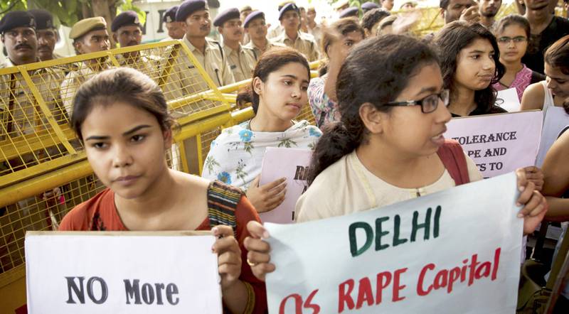 Voldtektene vekker avsky. Indiske ungdommer krever økt innsats mot voldtekter i Delhi. FOTO: NTB SCANPIX