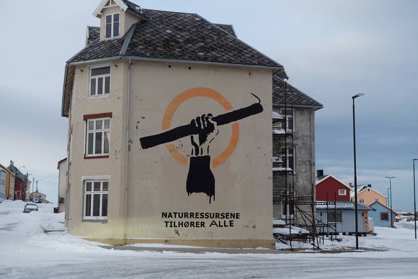 Over alt i Vardø finner du gatekunst. Det meste med et klart politisk budskap.