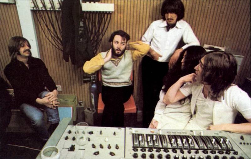 The Beatles i den kommende filmen "Get Back", i studio med Yoko Ono, som spilte en omdiskutert rolle i gruppa i deres siste år sammen.