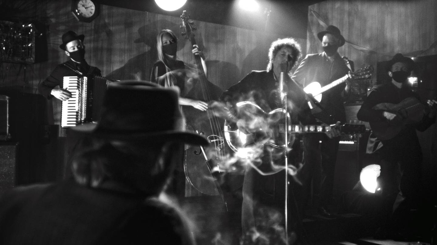 Bob Dylan i filmversjonen av "Shadow Kingdom" - en herlig oppdatering av gamle  sanger.