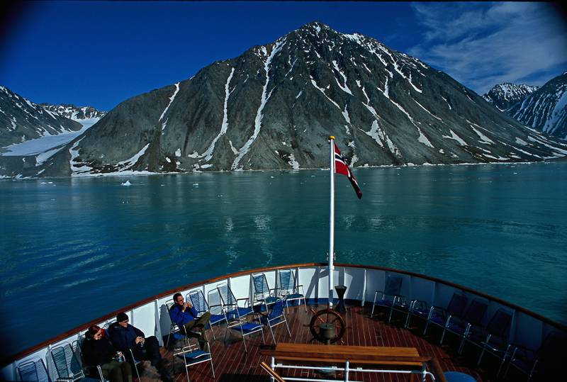 Svalbards sårbare miljø gjør øya spesielt utsatt for slitasje fra turisme. Nå er de blitt sertifisert som Bærekraftig reisemål.