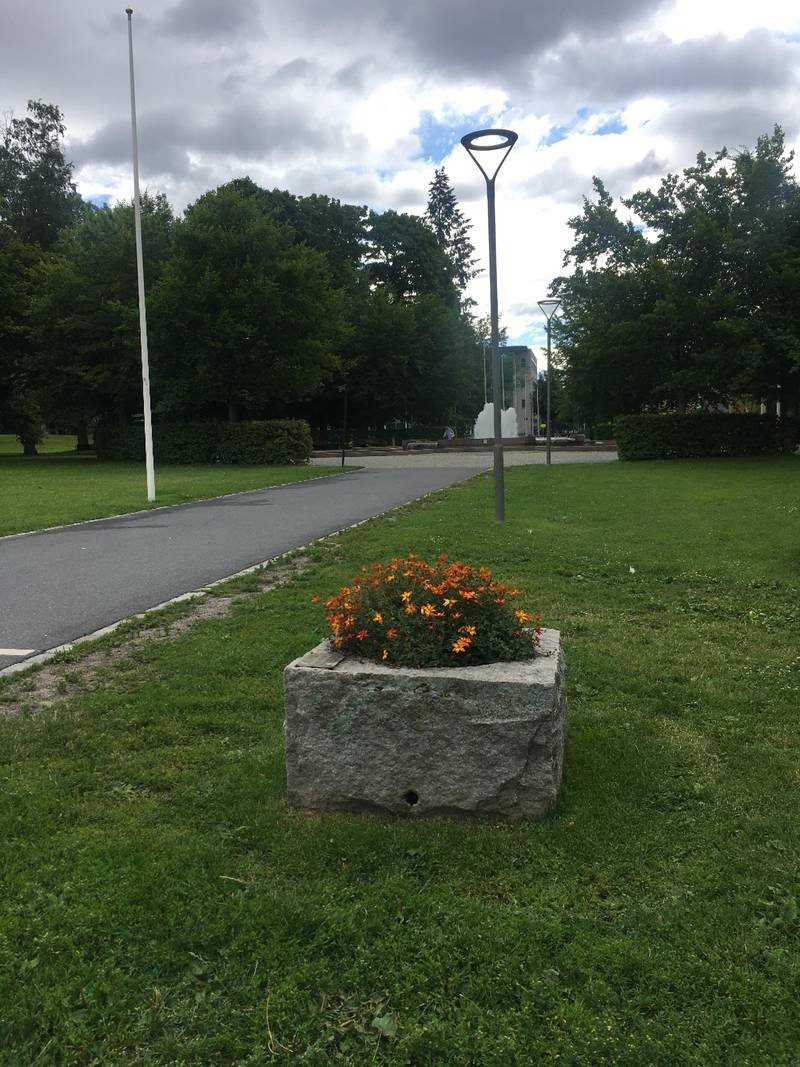 Minnesmerket som markerer starten for bybrannen i 1866, Drammen park.