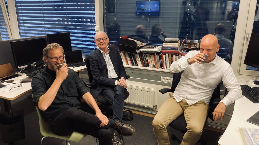 Dagsavisens kommentatorer Lars West Johnsen, Arne Strand og Jo Moen Bredeveien er spente på hva kvelden vil vise.