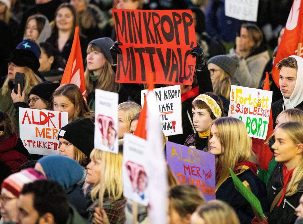 NY DEMONSTRASJON: Igjen tar norske kvinner til gatene i protest mot Erna Solbergs angrep på abortloven. FOTO: AUDUN BRAASTAD/NTB SCANPIX