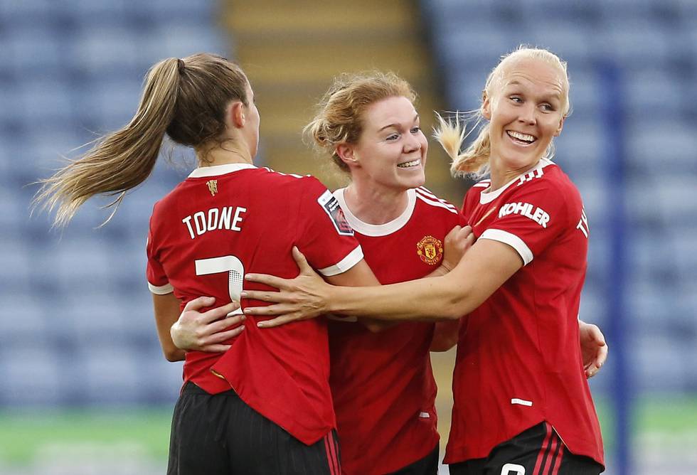 Maria Thorisdottir feirer sitt første mål for Manchester United med lagvenninnene.