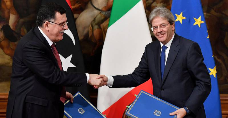 AVTALE: Libyas statsminister Fayez Al-Sarraj (t.v.) og Italias statsminister Paolo Gentiloni ble enige om en samarbeidsavtale tidligere i februar. 