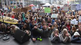Venter 20.000 streikende elever til klimaprotest