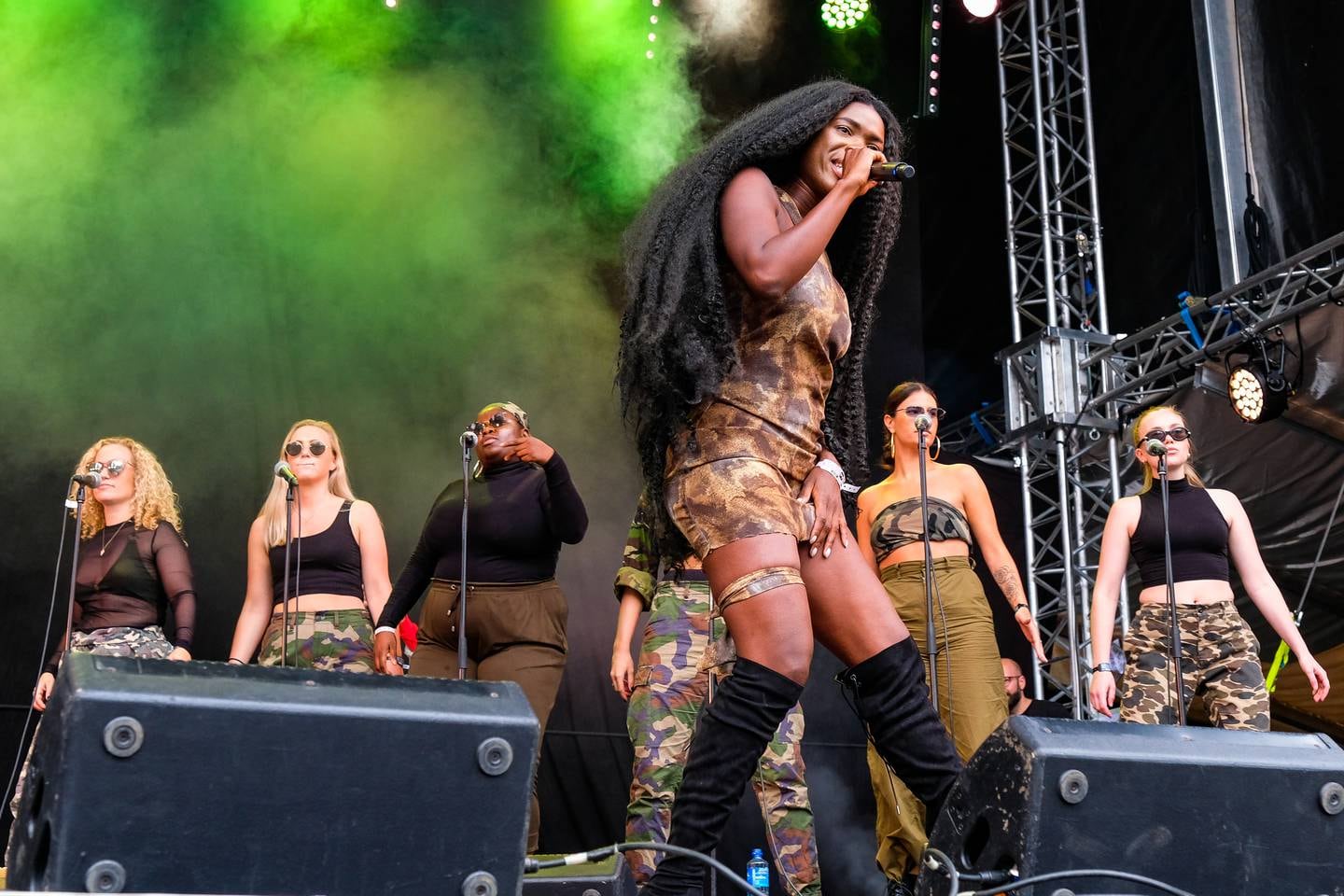 Kamara sang på Øyafestivalen første gang da Myra innlemmet henne i koret på sin konsert i 2018.