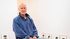 – Dette blir min siste utstilling, sier Arne Bendik Sjur (79)
