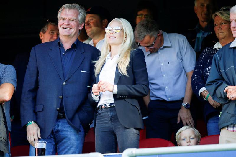 Tor Olav Trøim sammen med sine kone Celina Midelfart på VIF-kamp i 2016, året da problemene tårnet seg opp i klubben.