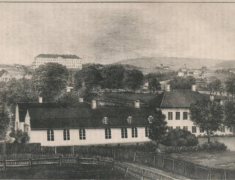 Hovedbygningen til Grünings løkke, tidligere Marselienborg, i forgrunnen. I bakgrunnen Slottet.