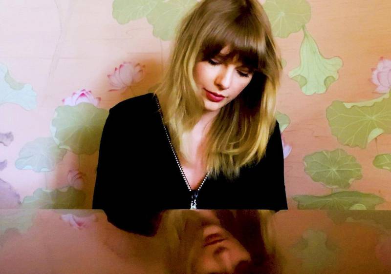 Taylor Swift har vært på hyttetur og sunget sangene fra «Folklore», til alles store glede.