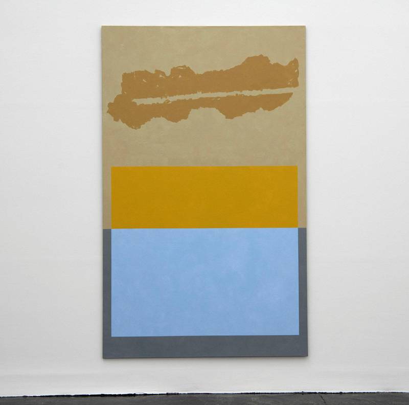 Et eksempel på Slaattelids bevisste bruk av forskjellen mellom akryl- og oljemaling er det store maleriet «Grunnfjell (gult)».