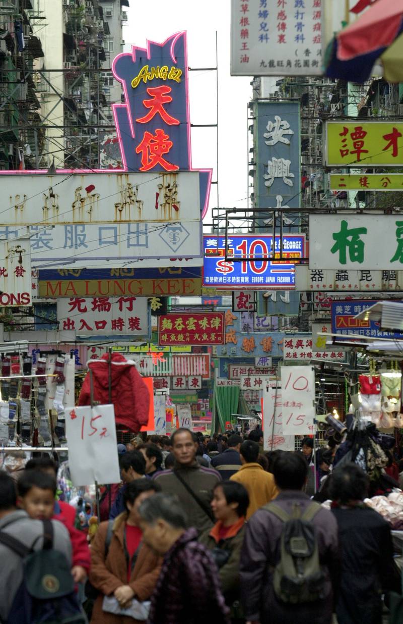 Handlingen i «I godt selskap» er lagt til Hongkong før demokratidemonstrasjonene der.