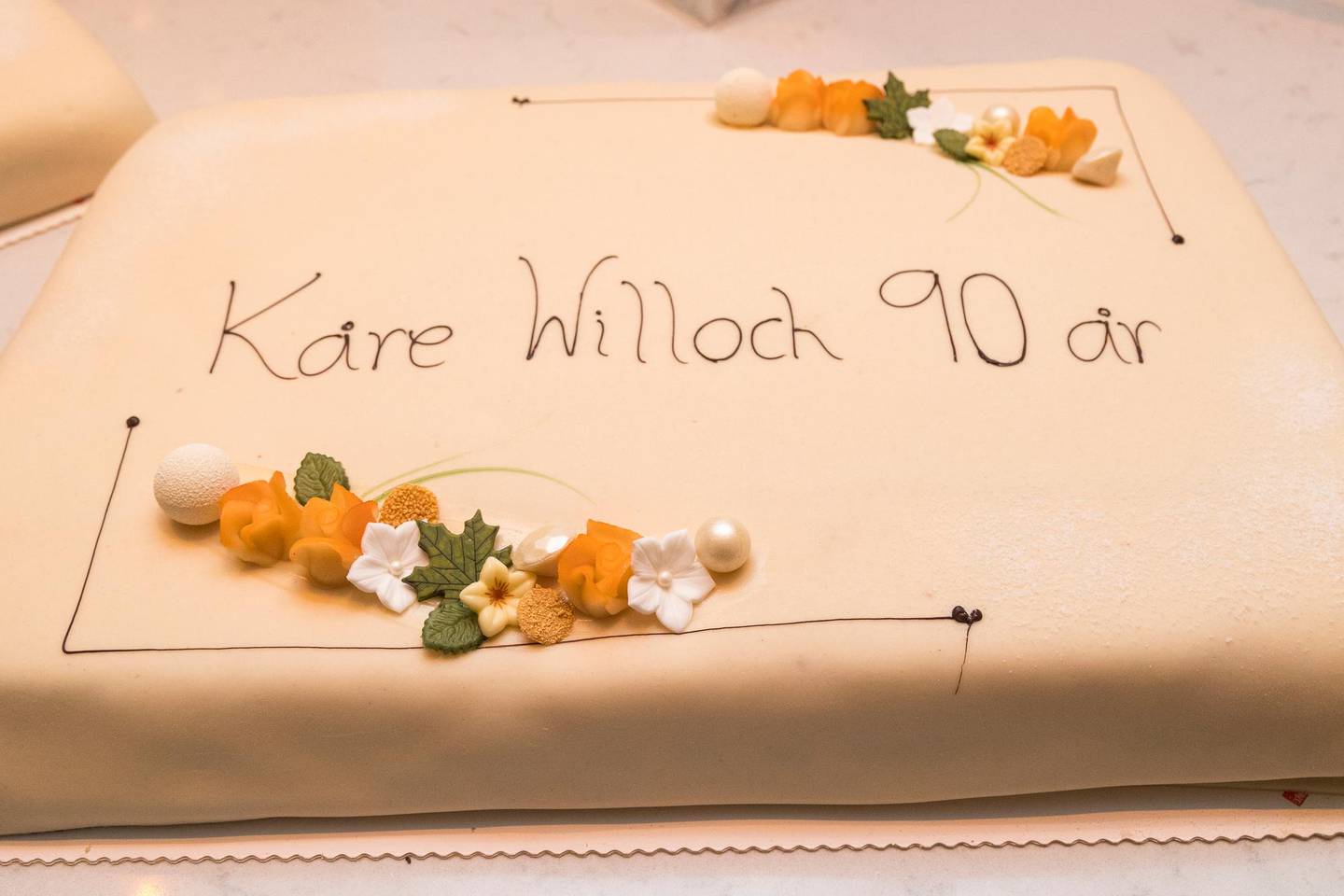 Oslo  20180930.
Kåre Willoch sin bursdagskake under en mottakelse på Høyre Hus søndag i Oslo i anledning Willochs egen 90-årsdag 3. oktober.
Foto: Heiko Junge / NTB scanpix