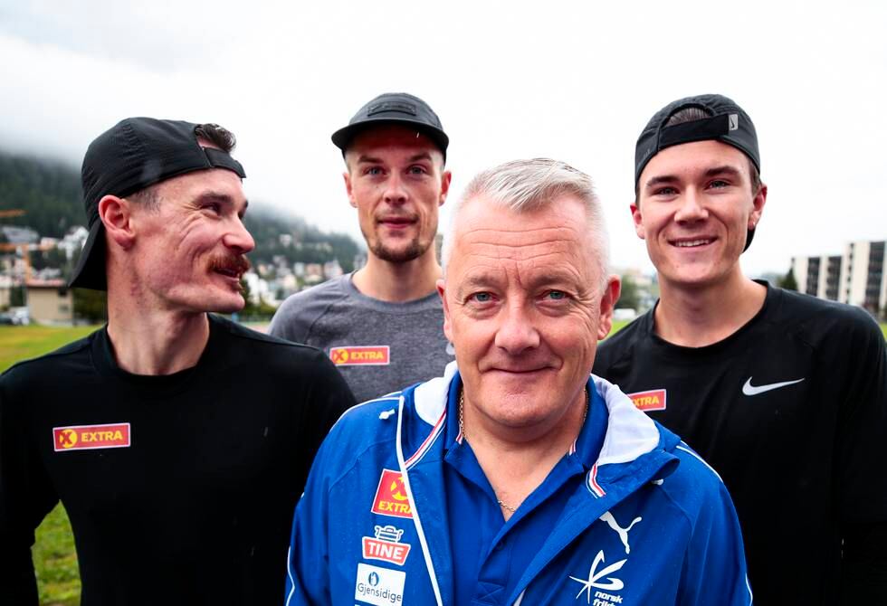 Henrik Ingebrigtsen (t.v.) åpner opp om vrakingen av faren Gjert (midten) som trener. Her er han også sammen med brødrene Filip og Jakob. Bildet er fra 2019. Foto: Lise Åserud / NTB