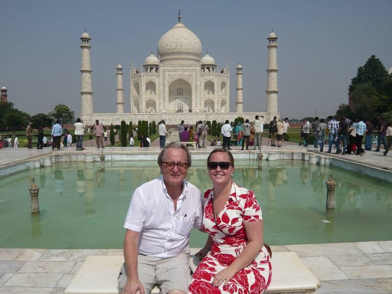 La Joar Hoel Larsen gjøre deg litt klokere på kaotiske India. Her foran Taj Mahal. FOTO: PRIVAT