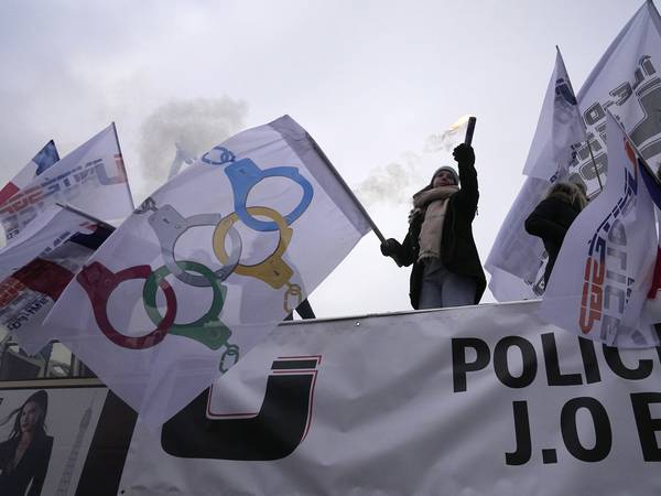 Franske polititjenestemenn truer med aksjoner under Paris-OL 