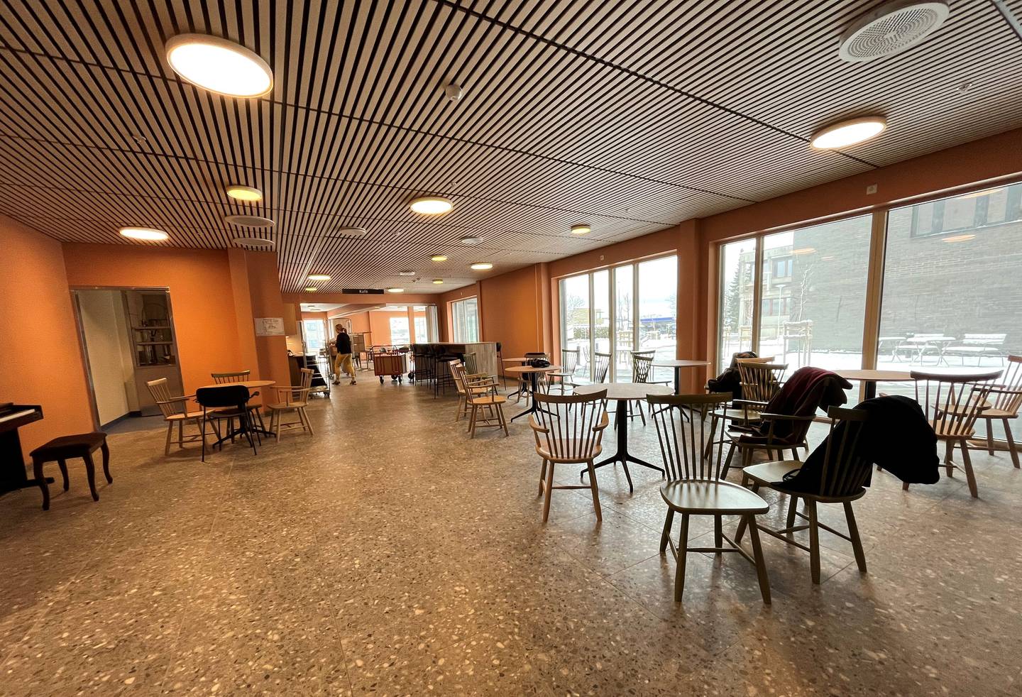 Slik ser det ut innenfor hovedinngangen ved det nye sykehjemmet på Ørebekk.