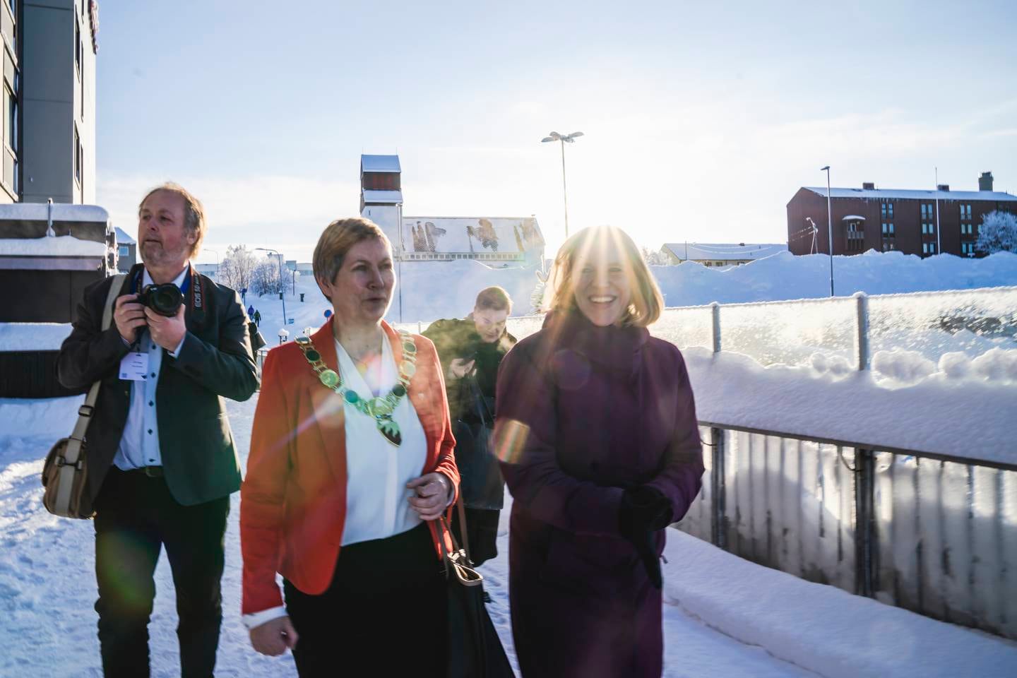 Sør-Varangers ordfører Lena Norum Bergeng (t.v.) sammen med utenriksminister Anniken Huitfeldt på Kirkeneskonferansen denne uka.