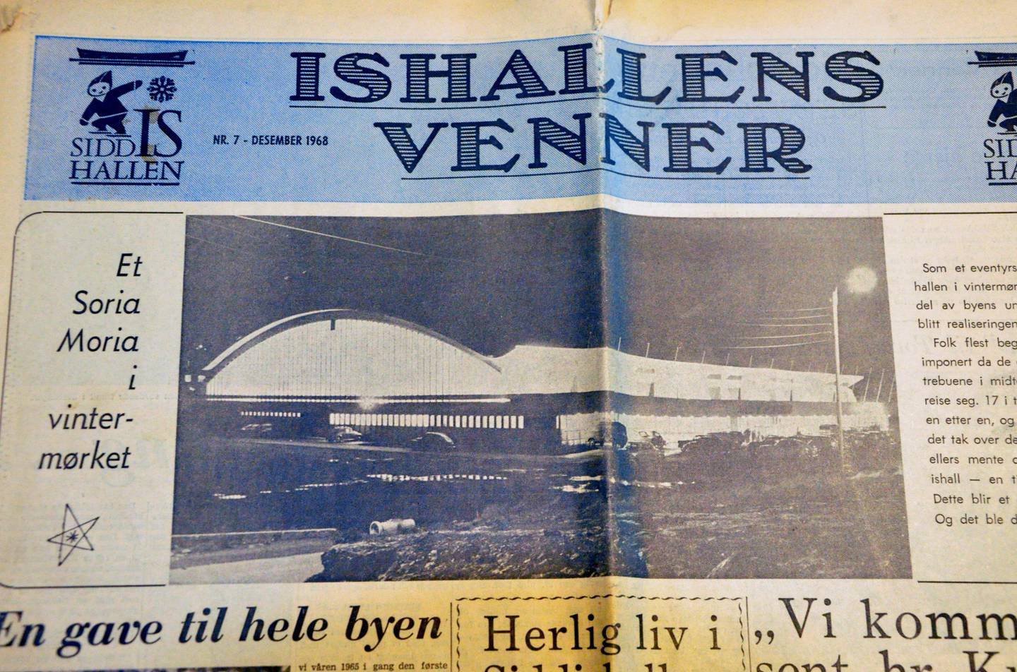 Avisen Ishallens venner kom ut alt før Siddishallen var klar. Slik så hallen ut i desember 1968.