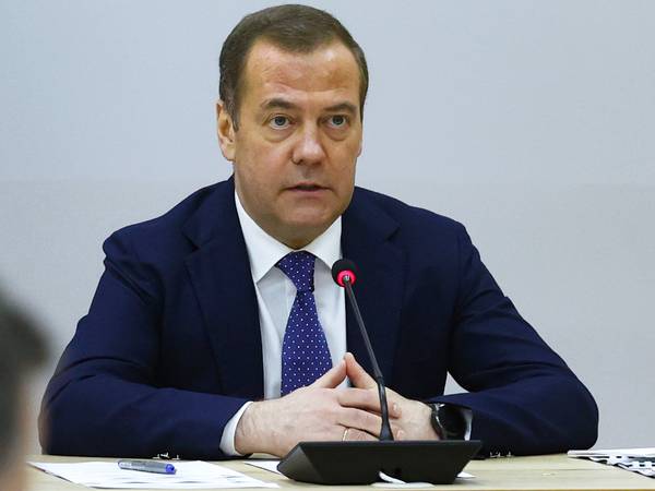 Medvedevs advarsel: Vil utplassere nye våpen på øygruppe