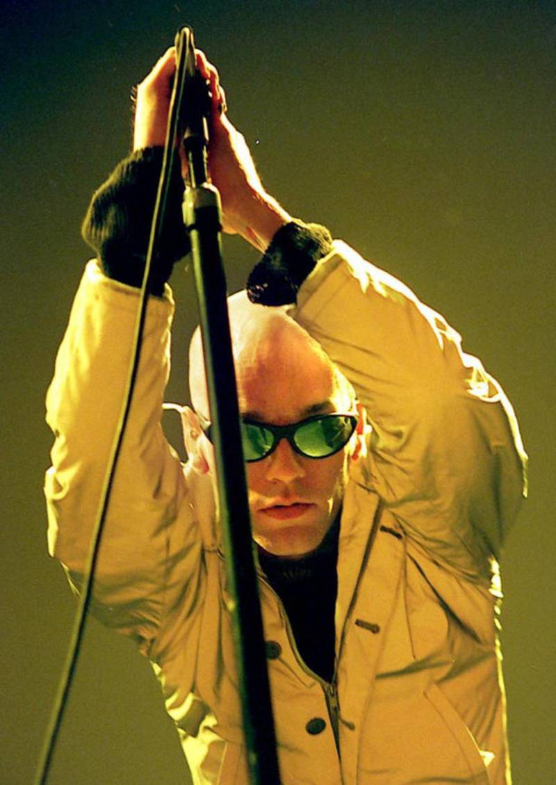 Michael Stipe på «Monster»-turneen i Oslo Spektrum i 1995, en stor opplevelse ifølge Arbeiderbladets anmelder. FOTO: STIG B. HANSEN