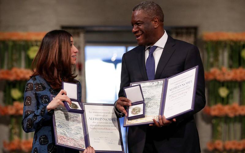 hedret: Fredsprisvinnerne Nadia Murad fra Irak og Denis Mukwege fra DR Kongo mottok prisen i Oslo rådhus i går for sin kamp mot seksualisert vold som våpen i krig og konflikt. FOTO: HAAKON MOSVOLD LARSEN/NTB SCANPIX