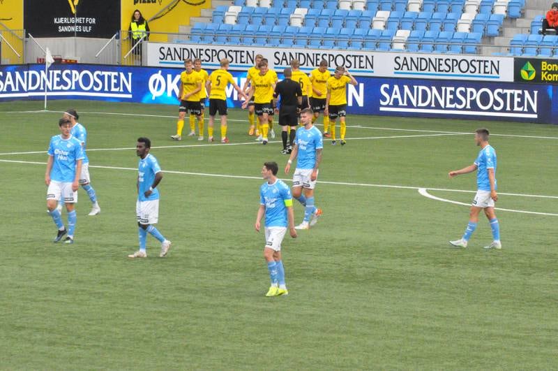 Sandnes Ulf-spillerne så resignerte ut når Raufoss gikk opp til 3-0.
