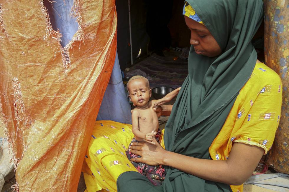 Stadig flere mennesker må gå sultne til sengs i verden, og Somalia (bildet) er et av landene som nå trues av en sultkatastrofe. Foto: AP / NTB