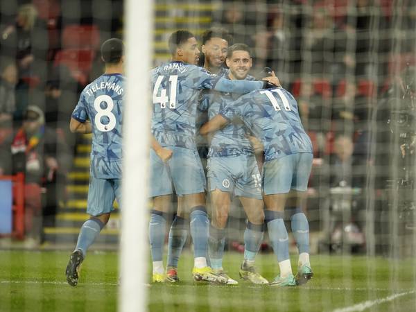 Villa slo hardt tilbake og ydmyket Sheffield United på hjemmebane