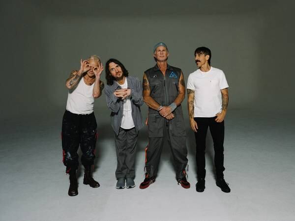 Red Hot Chili Peppers kaster om seg med gull og gråstein