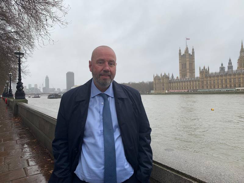 Storbritannia-ekspert Jan Erik Mustad har kommentert ni valghendelser i Storbritannia i over 20 år. Han er igjen på plass i London under valget.