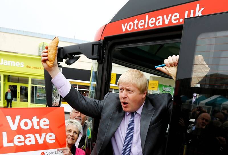 Den britiske EU-kampen tilspisses bare fem uker før folkeavstemningen. Boris Johnson har nok en gang klart å provosere både egne partifeller, motstandere og EU-ledere. Her fra lanseringen av busskampanjen til det såkalte «Vote Leave» tidligere i mai.