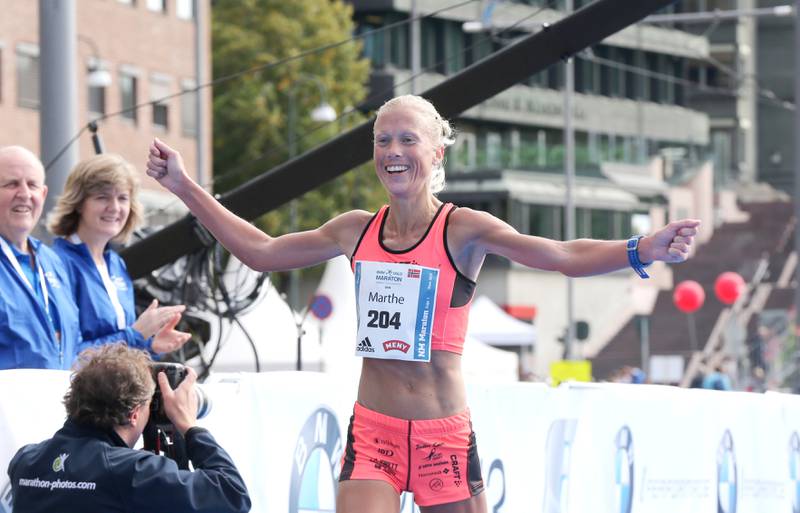 Marthe Katrine Myhre var beste kvinne i Oslo maraton. Hun forbedret sin egen løyperekord og sikret også NM-gull.