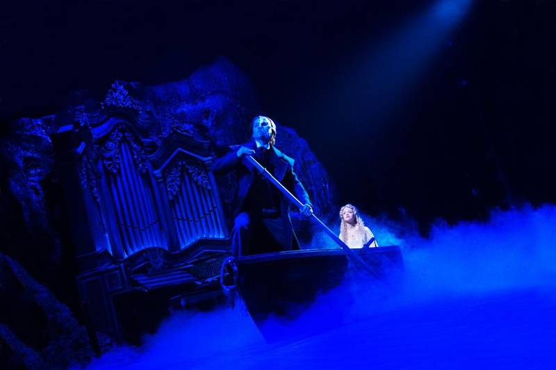 Espen Grjotheim og Mira Orvala som Operafantomet og Christine i en av The Phantom Of The Operas mest kjente scener.